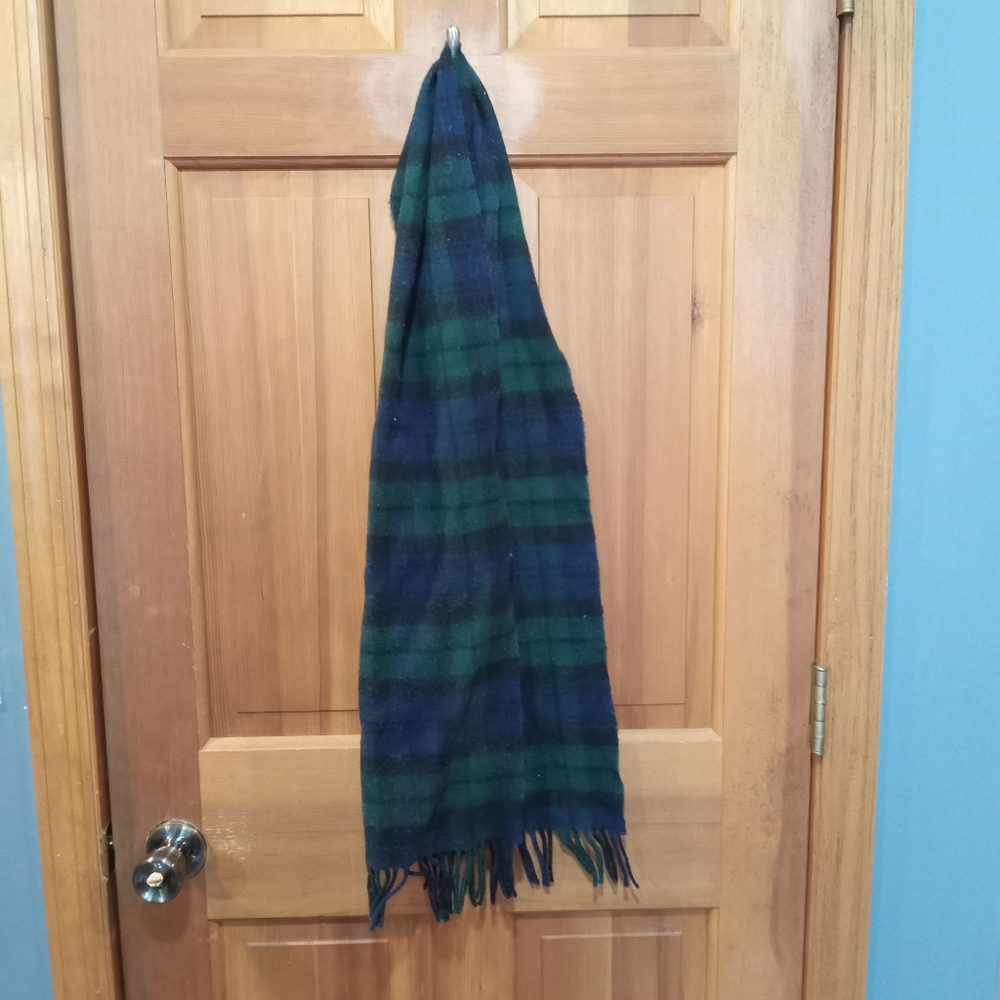 Lochcarron of Scotland 100% lamb's wool green blue plaid scarf